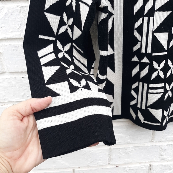 H&M Sweater Pullover Aztec Snowflake size M - Picture 4 of 6